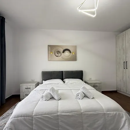 Modern With Comforts Appartement Tirana