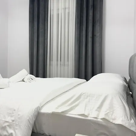 Modern With Comforts Apartment *