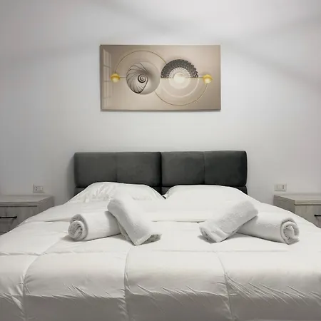 Modern With Comforts Apartment *